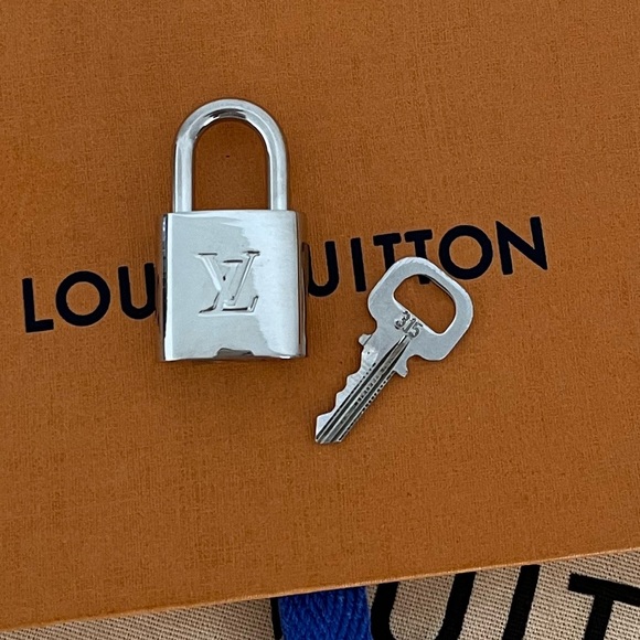 Louis Vuitton Silver Lock and Key France Unisex - Picture 7 of 8